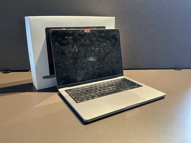 Apple macbook 14 inch (a2779) laptop - afbeelding 1 van  9