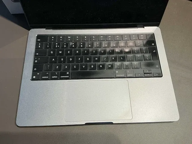 Apple macbook 14 inch (a2779) laptop - afbeelding 2 van  9