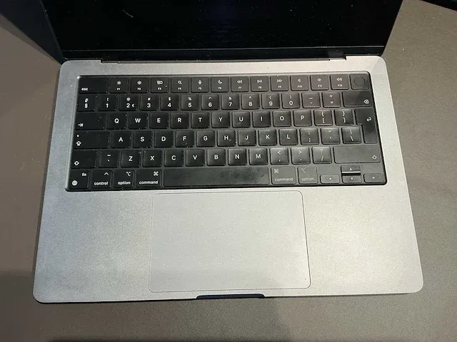 Apple macbook 14 inch (a2779) laptop - afbeelding 2 van  7