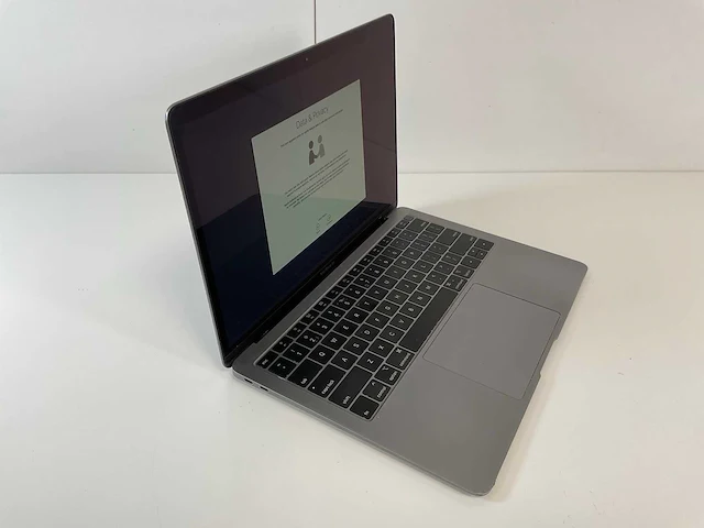 Apple macbook air 13”, core(tm) i5 8th gen, 16 gb ram, 250 gb nvme laptop - afbeelding 2 van  8