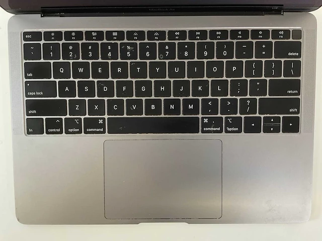 Apple macbook air 13”, core(tm) i5 8th gen, 16 gb ram, 250 gb nvme laptop - afbeelding 4 van  8