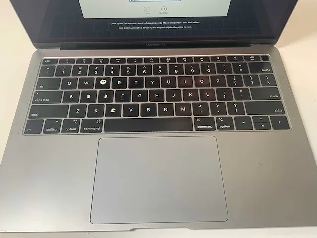Apple macbook air 13”, core(tm) i5 8th gen, 16 gb ram, 251 gb nvme laptop - afbeelding 4 van  6