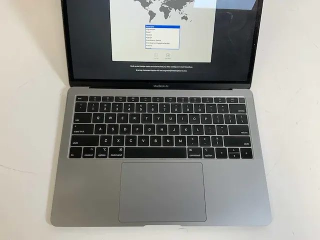 Apple macbook air 13", core(tm) i5 8th gen, 16 gb ram, 251 gb nvme laptop - afbeelding 2 van  6