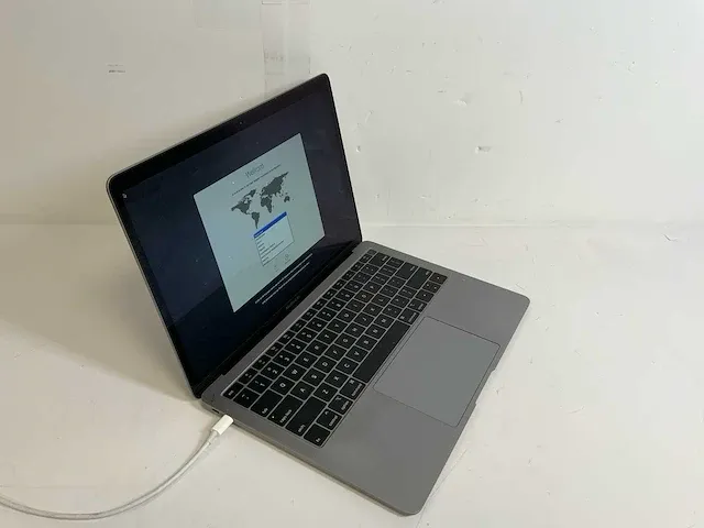 Apple macbook air 13", core(tm) i5 8th gen, 16 gb ram, 251 gb nvme laptop - afbeelding 2 van  6