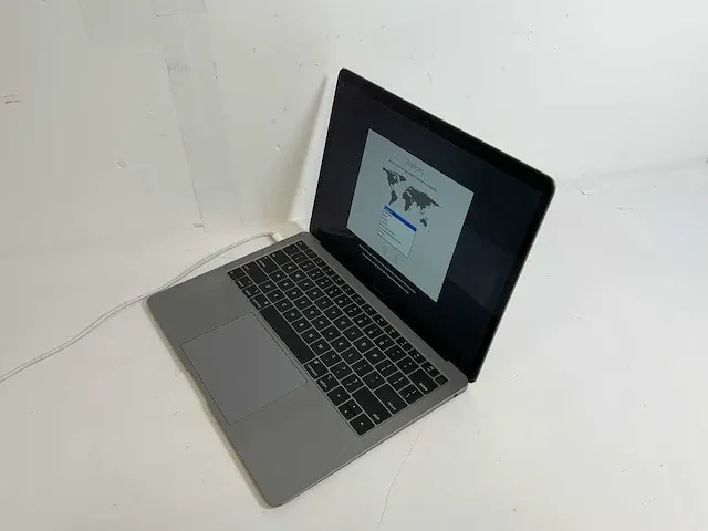 Apple macbook air 13", core(tm) i5 8th gen, 16 gb ram, 251 gb nvme laptop - afbeelding 3 van  6
