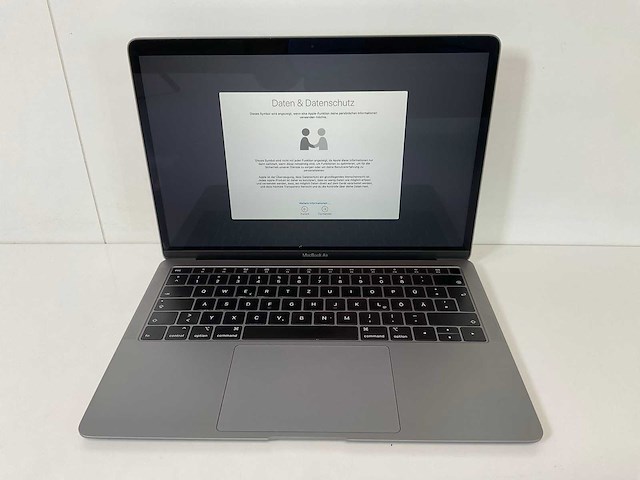 Apple macbook air 13”, core(tm) i5 8th gen, 8 gb ram, 251 gb nvme laptop - afbeelding 1 van  7