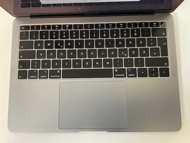 Apple macbook air 13”, core(tm) i5 8th gen, 8 gb ram, 251 gb nvme laptop - afbeelding 4 van  7