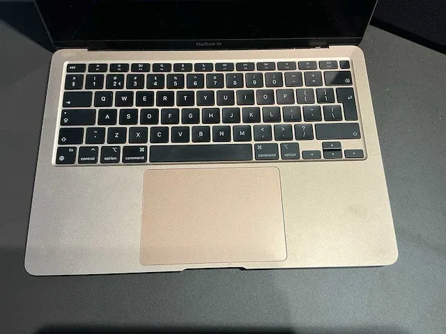 Apple macbook air 13 inch (a2337) laptop - afbeelding 2 van  7