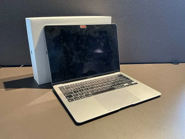 Apple macbook air 13 inch (a2337) laptop - afbeelding 1 van  8