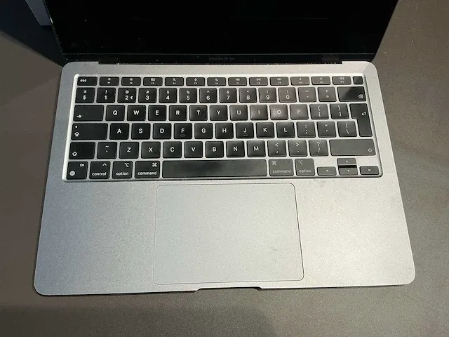 Apple macbook air 13 inch (a2337) laptop - afbeelding 2 van  8