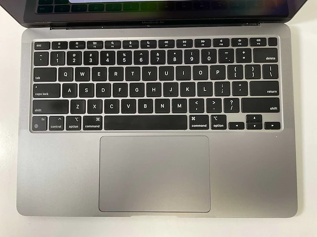 Apple macbook air 13.3”, apple m1, 8 gb ram, 256 gb ssd laptop - afbeelding 4 van  8