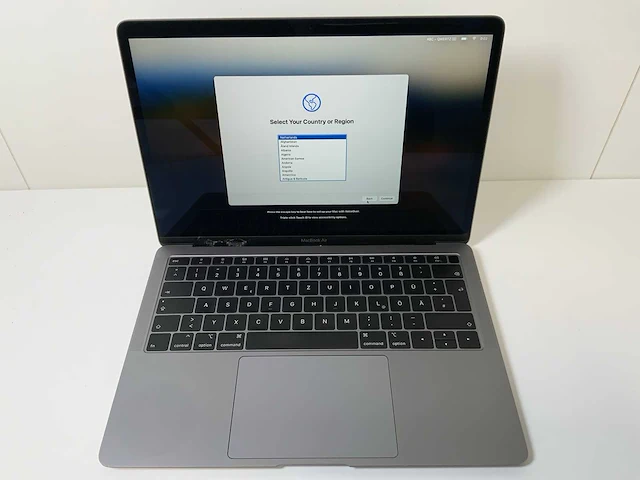 Apple macbook air 13.3”, core(tm) i5 8th gen, 16 gb ram, 251 gb nvme laptop - afbeelding 1 van  8
