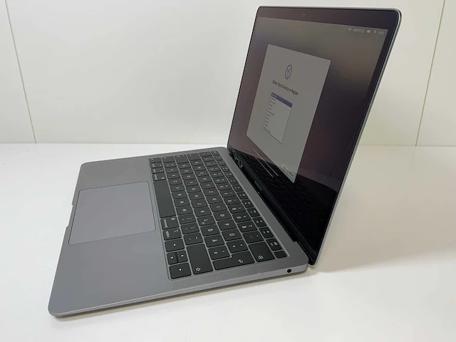 Apple macbook air 13.3”, core(tm) i5 8th gen, 16 gb ram, 251 gb nvme laptop - afbeelding 2 van  8