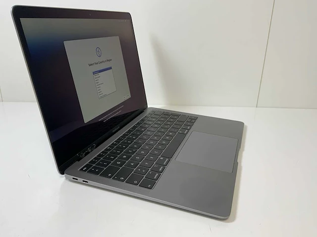 Apple macbook air 13.3”, core(tm) i5 8th gen, 16 gb ram, 251 gb nvme laptop - afbeelding 3 van  8