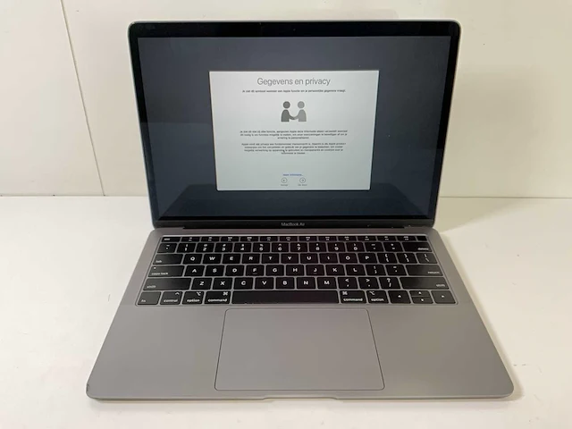 Apple macbook air 13.3”, core(tm) i5 8th gen, 16 gb ram, 251 gb nvme laptop - afbeelding 1 van  7