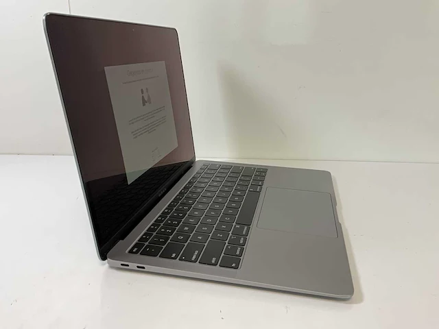 Apple macbook air 13.3”, core(tm) i5 8th gen, 16 gb ram, 251 gb nvme laptop - afbeelding 2 van  7