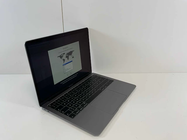 Apple macbook air 13.3", core(tm) i5 8th gen, 16 gb ram, 251 gb nvme laptop - afbeelding 2 van  7