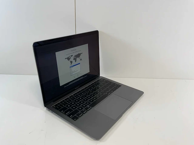 Apple macbook air 13.3", core(tm) i5 8th gen, 16 gb ram, 251 gb nvme laptop - afbeelding 2 van  7