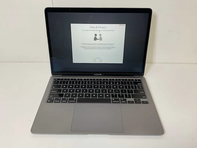 Apple macbook air 13.3”, dualcore i3, 8 gb ram, 256 gb ssd laptop - afbeelding 1 van  9