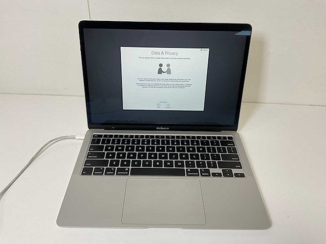Apple macbook air 13.3”, dualcore i3, 8 gb ram, 256 gb ssd laptop - afbeelding 1 van  8