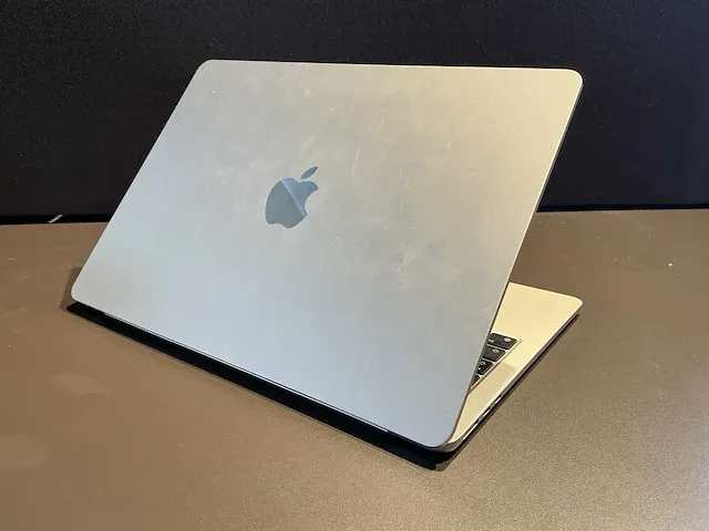 Apple macbook air 13,6 inch (a2681) laptop - afbeelding 4 van  6
