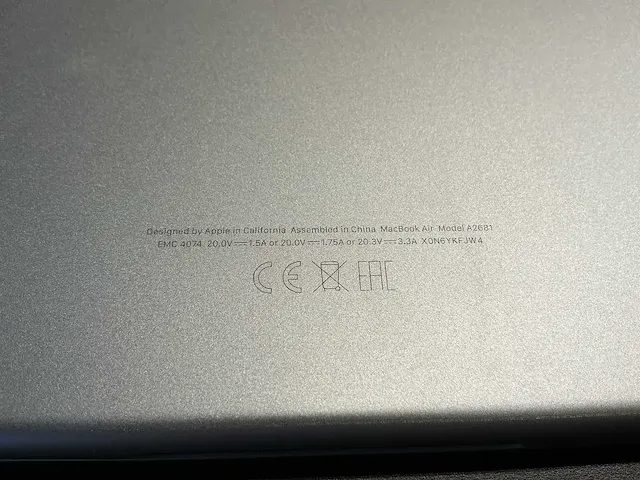 Apple macbook air 13,6 inch (a2681) laptop - afbeelding 6 van  6