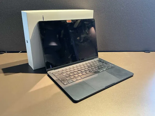 Apple macbook air 13,6 inch (a2681) laptop - afbeelding 1 van  7