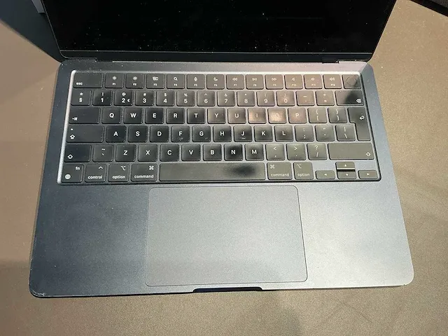 Apple macbook air 13,6 inch (a2681) laptop - afbeelding 2 van  7