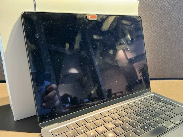 Apple macbook air 13,6 inch (a2681) laptop - afbeelding 3 van  7