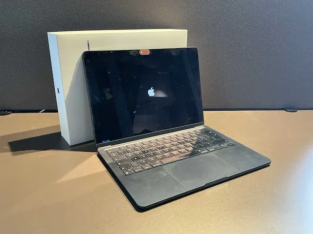 Apple macbook air 13,6 inch (a2681) laptop - afbeelding 1 van  8