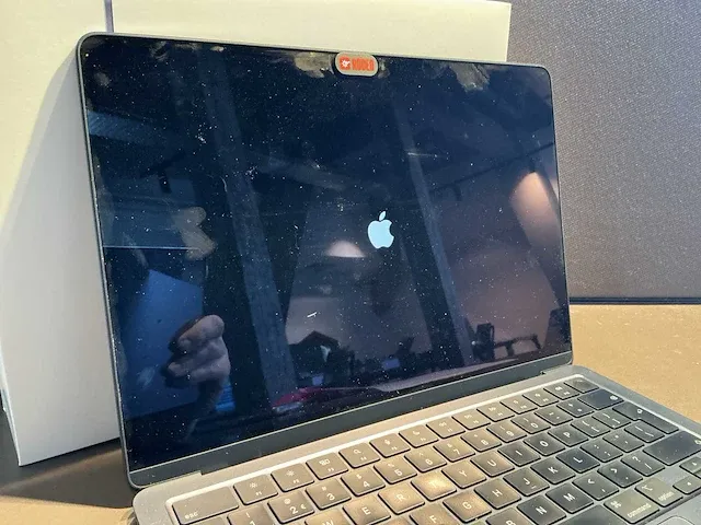 Apple macbook air 13,6 inch (a2681) laptop - afbeelding 3 van  8