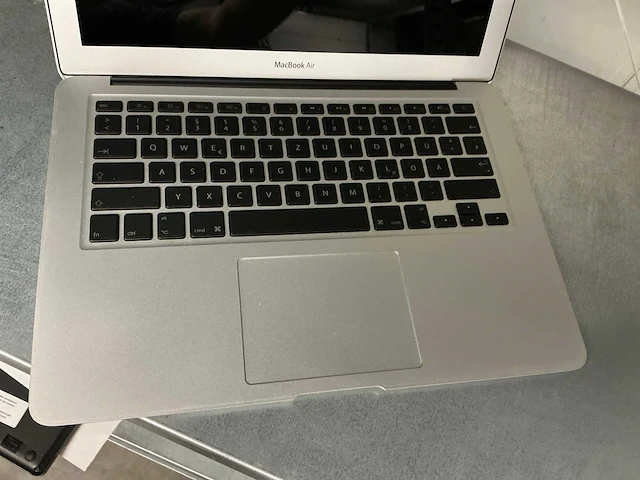 Apple macbook air 7,2 (a1466) laptop - afbeelding 2 van  4