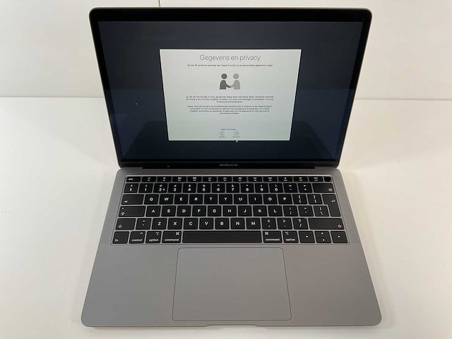 Apple macbook air 8.2 13,3”, core(tm) i5 8th gen, 8 gb ram, 251 gb nvme laptop - afbeelding 1 van  7