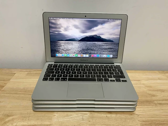 Apple macbook air a1465 (i5) laptop (4x) - afbeelding 1 van  10