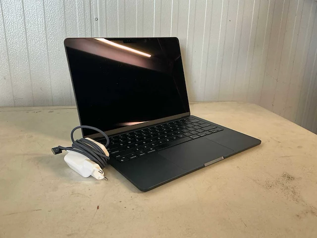Apple macbook air (a2681) laptop - afbeelding 1 van  8
