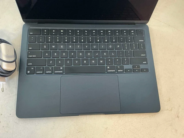 Apple macbook air (a2681) laptop - afbeelding 2 van  8