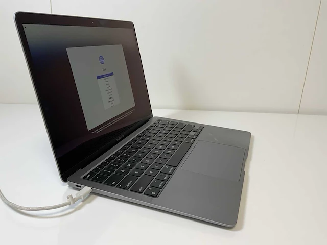 Apple macbook air m1 13.3", m1 8-core, 8 gb ram, 256 gb ssd-laptop - afbeelding 2 van  6