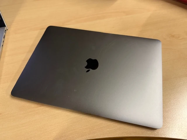 Apple macbook air m1 2020 a2337. macos montery. werkgeheugen 8 gb. 251 gb flash opslag. geen lader - afbeelding 4 van  4