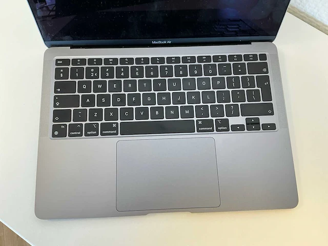 Apple macbook air (m1, 2020) laptop - afbeelding 2 van  6