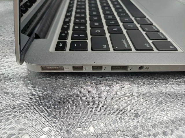 Apple macbook pro 12,1 (a1502) laptop - afbeelding 4 van  7