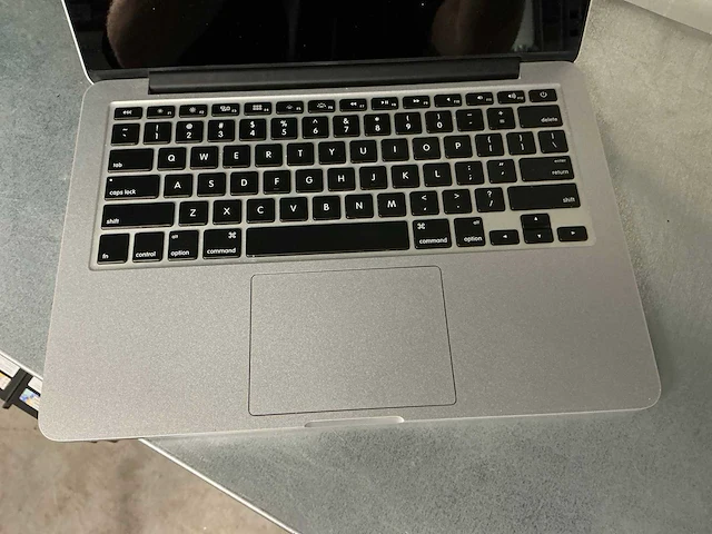 Apple macbook pro 12,1 (a1502) laptop - afbeelding 2 van  4