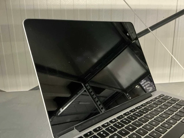 Apple macbook pro 12,1 (a1502) laptop - afbeelding 3 van  4