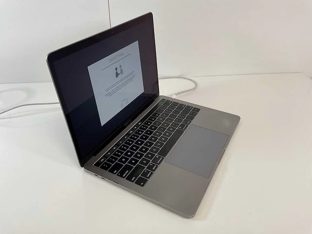 Apple macbook pro 13”, core(tm) i7 8th gen, 16 gb ram, 250 gb nvme laptop - afbeelding 2 van  8