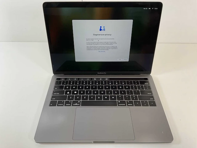Apple macbook pro 13”, core(tm) i7 8th gen, 16 gb ram, 250 gb nvme laptop - afbeelding 1 van  7