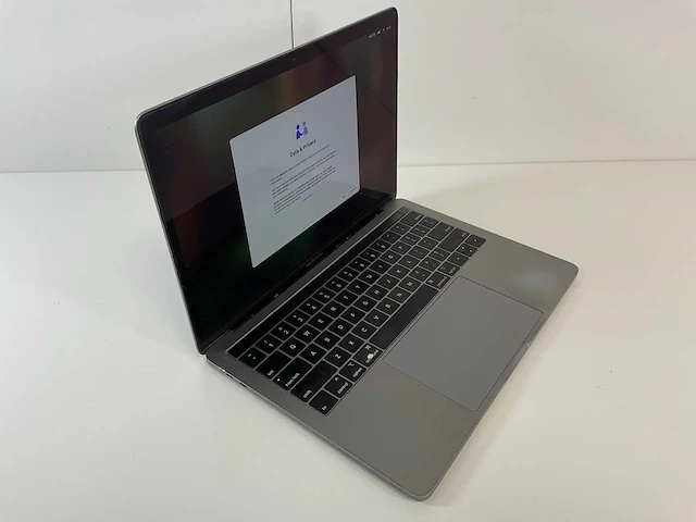 Apple macbook pro 13”, core(tm) i7 8th gen, 16 gb ram, 250 gb nvme laptop - afbeelding 2 van  7