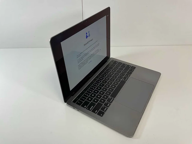 Apple macbook pro 13”, core(tm) i7 8th gen, 16 gb ram, 256 gb nvme laptop - afbeelding 2 van  8