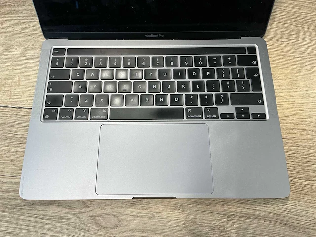 Apple macbook pro (13 inch - 2020) - afbeelding 2 van  7