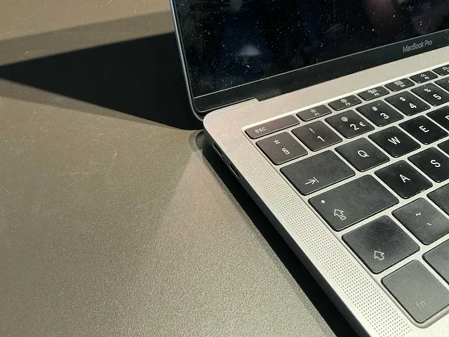 Apple macbook pro 13 inch (a1708) laptop - afbeelding 4 van  7
