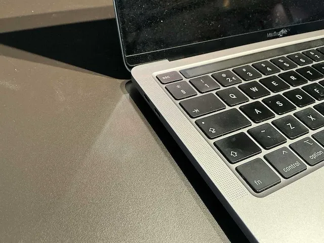 Apple macbook pro 13 inch (a2289) laptop - afbeelding 4 van  7