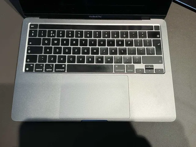 Apple macbook pro 13 inch (a2338) laptop - afbeelding 2 van  6